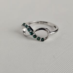 Sterling Silver Infinity Ring with Emerald Green Cubic Zirconia, Size 7.5